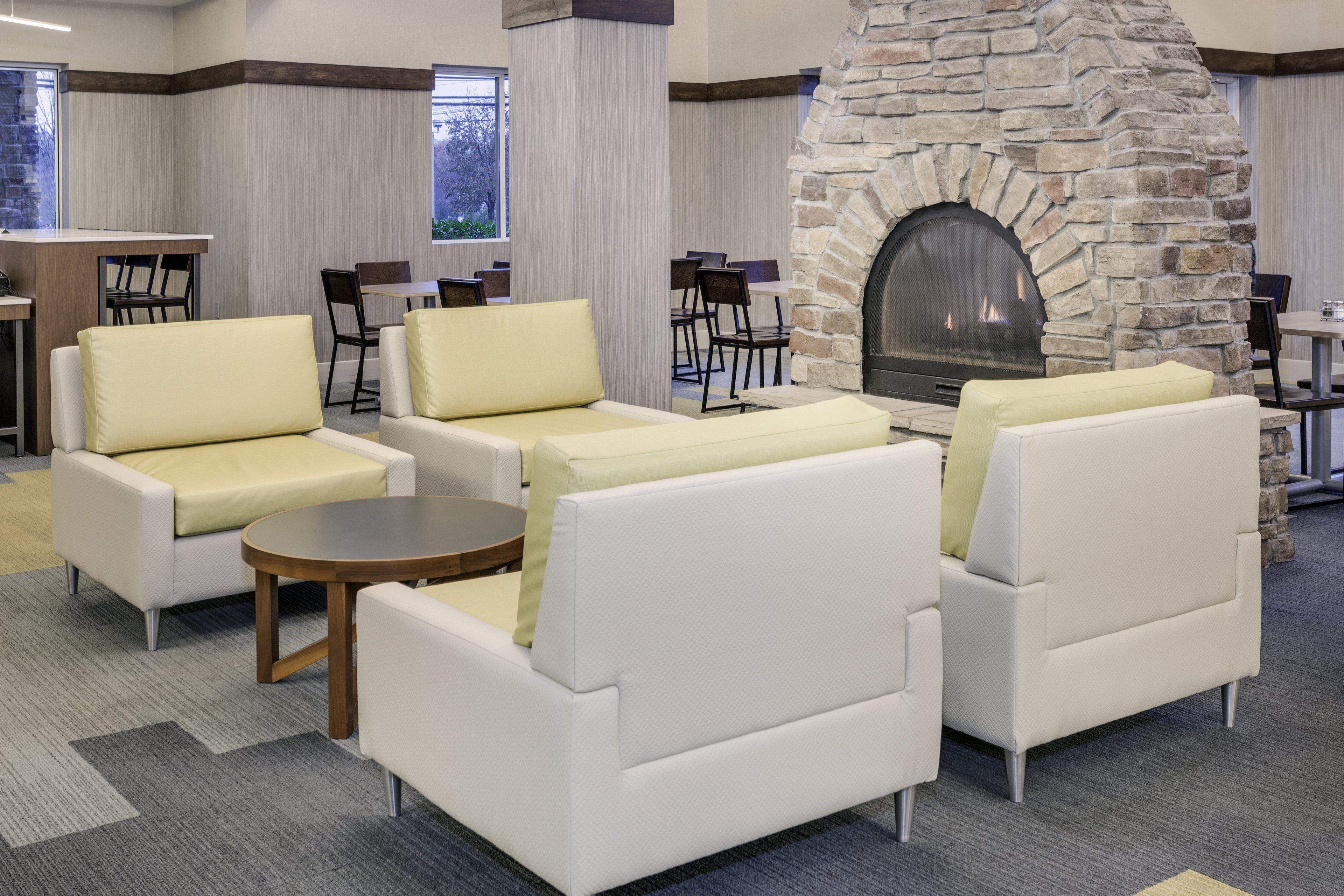 Holiday Inn Express Hotel & Suites East End By Ihg Riverhead Exterior foto