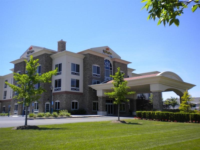 Holiday Inn Express Hotel & Suites East End By Ihg Riverhead Exterior foto
