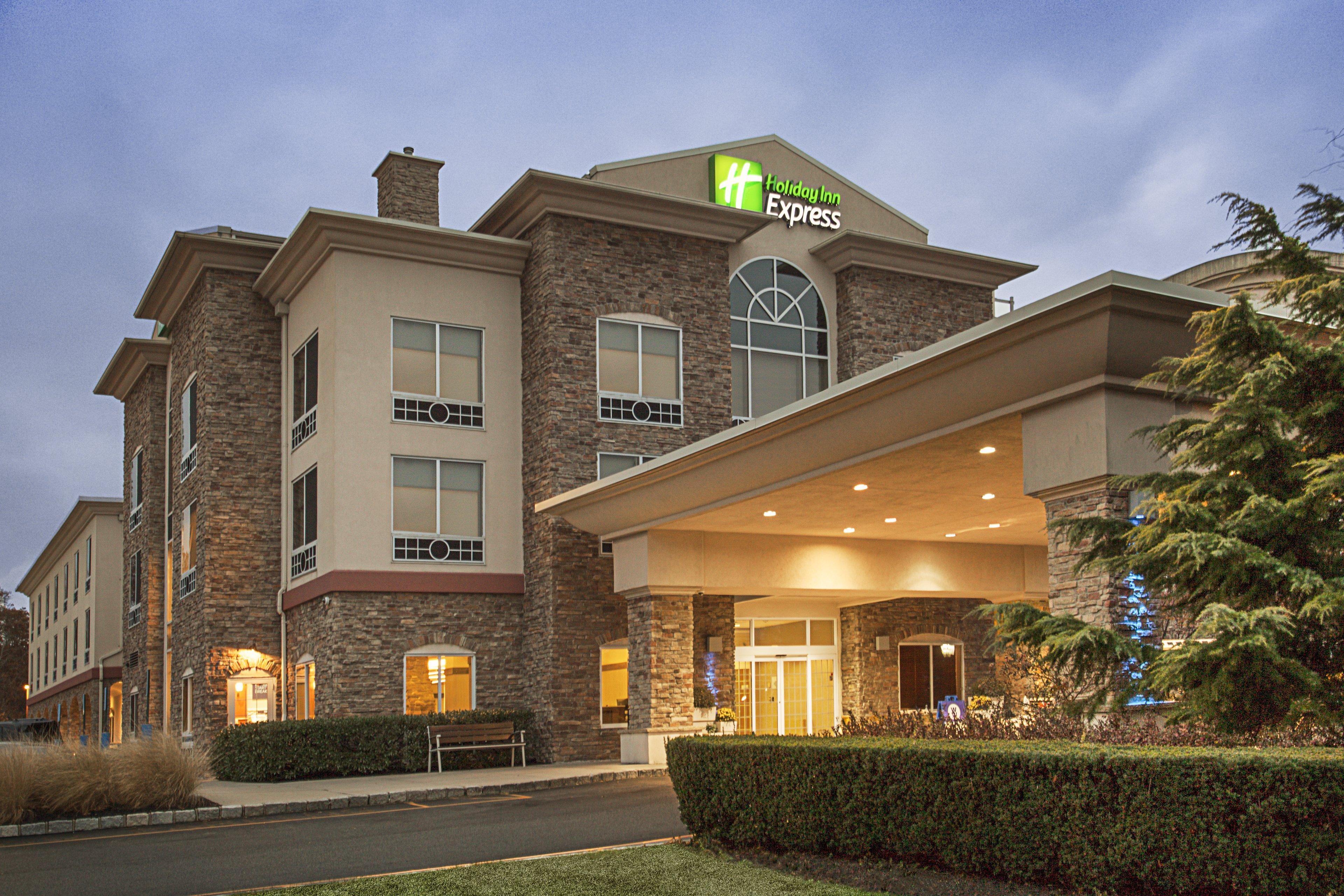 Holiday Inn Express Hotel & Suites East End By Ihg Riverhead Exterior foto