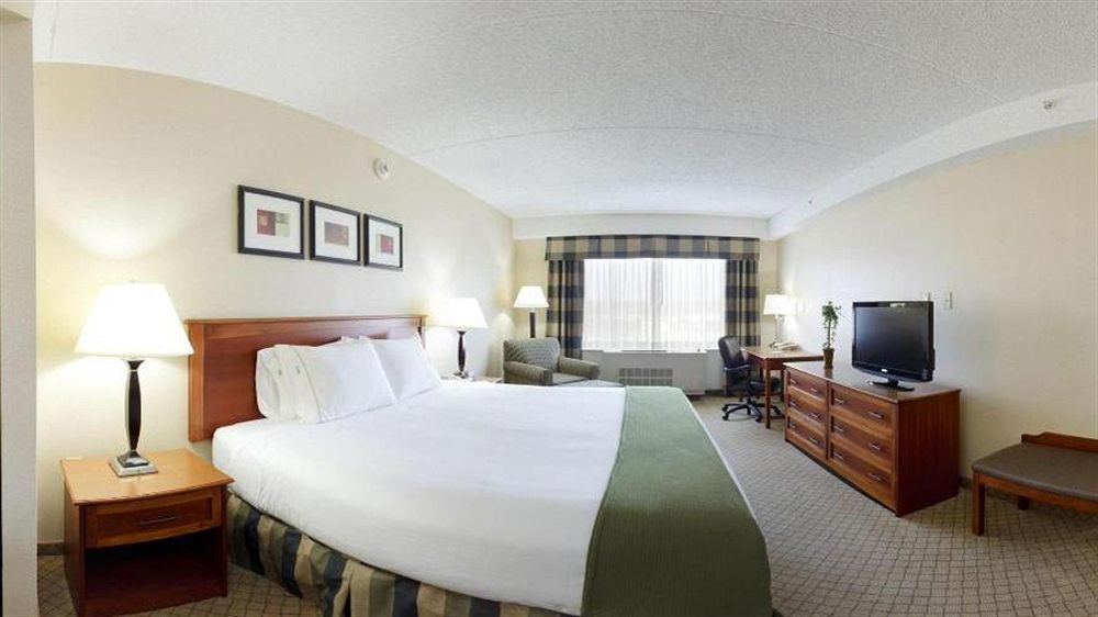 Holiday Inn Express Hotel & Suites East End By Ihg Riverhead Exterior foto