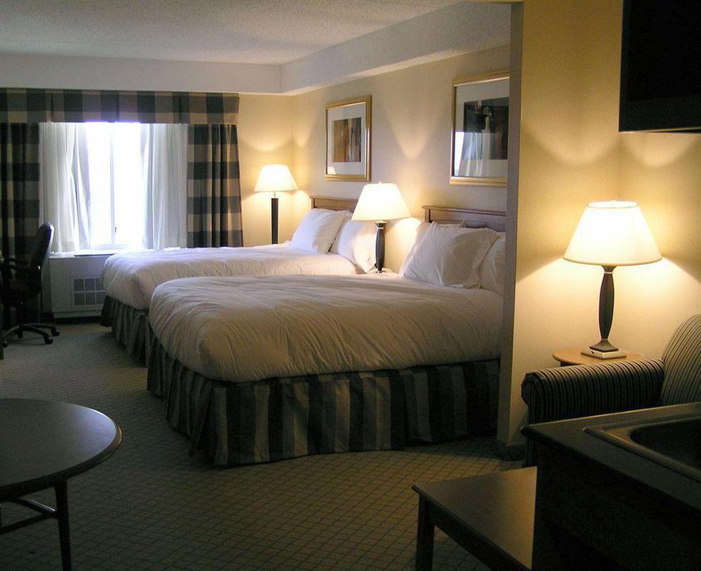 Holiday Inn Express Hotel & Suites East End By Ihg Riverhead Exterior foto
